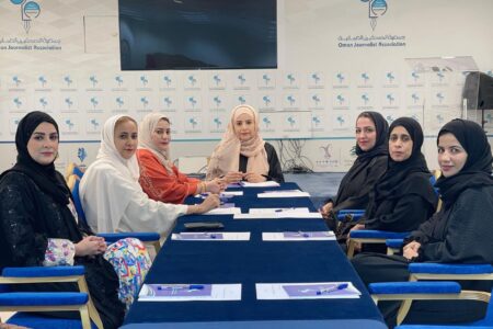 لجنة شؤون الصحفيات بجمعية الصحفيين العُمانية تعقد اجتماعها الأول